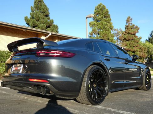 Used 2018 Porsche Panamera 4 image 8