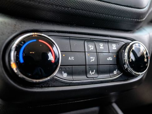 Used 2023 Chevrolet TrailBlazer LT FWD image 24
