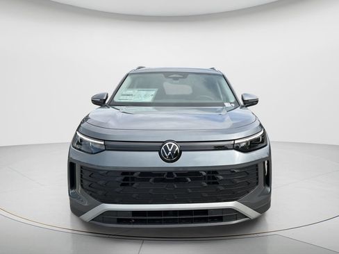 New 2026 Volkswagen Tiguan SE FWD image 8
