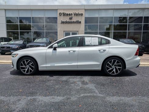 Used 2020 Volvo S60 T5 Momentum FWD image 3