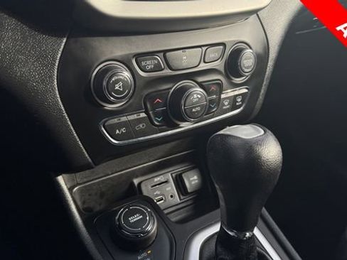 Used 2014 Jeep Cherokee Latitude w/ Comfort/Convenience Group image 26