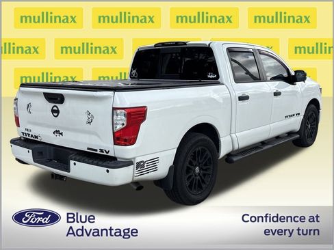 Used 2018 Nissan Titan SV w/ SV Convenience Package image 4