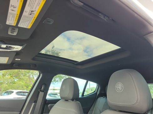 Used 2024 Alfa Romeo Tonale Veloce image 14