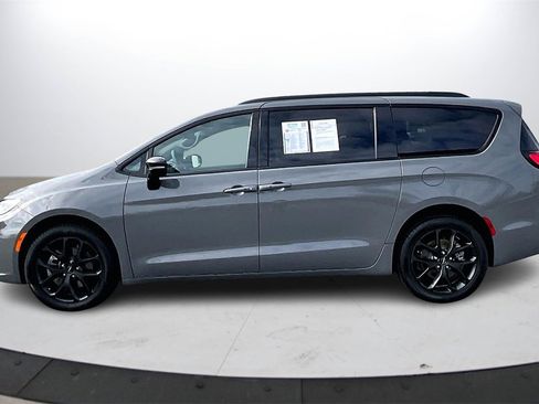 Used 2023 Chrysler Pacifica Limited w/ S Appearance Package image 5
