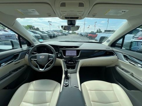 Used 2024 Cadillac XT6 Premium Luxury w/ Technology Package AWD/4WD image 23