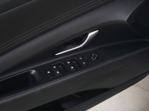 Used 2025 Hyundai Elantra SEL image 20