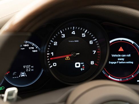 Certified 2023 Porsche Panamera 4 Platinum Edition image 23