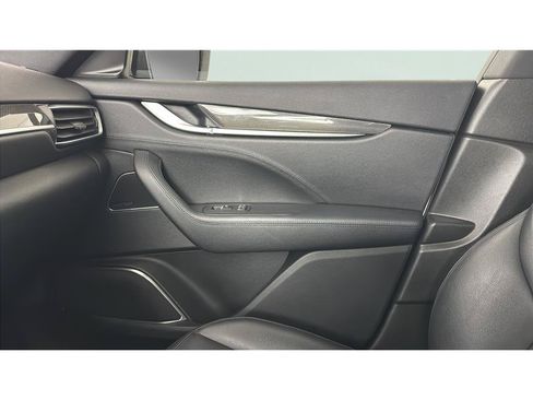 Used 2019 Maserati Levante S AWD/4WD image 32