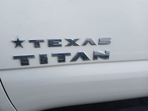 Used 2017 Nissan Titan SV AWD/4WD image 10