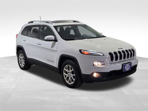 Used 2016 Jeep Cherokee Latitude w/ Comfort/Convenience Group image 2