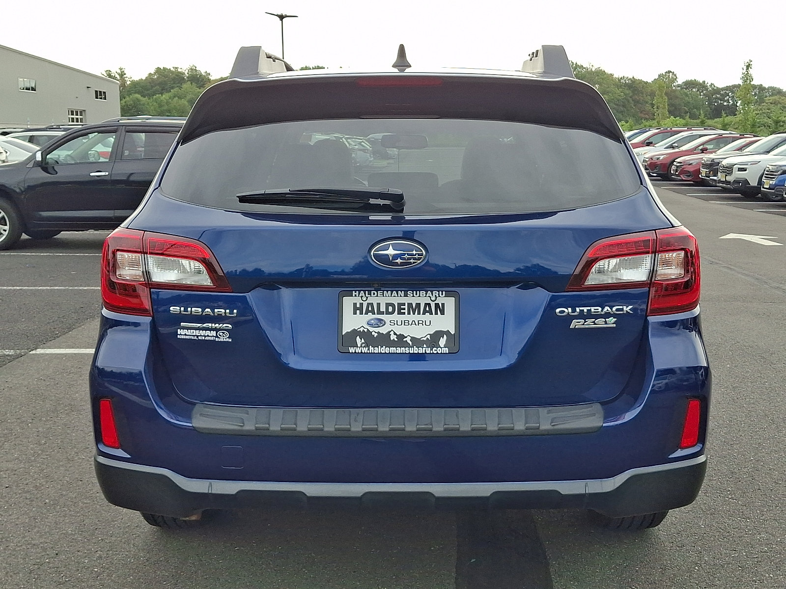 Used 2017 Subaru Outback 2.5i Limited AWD/4WD image 6