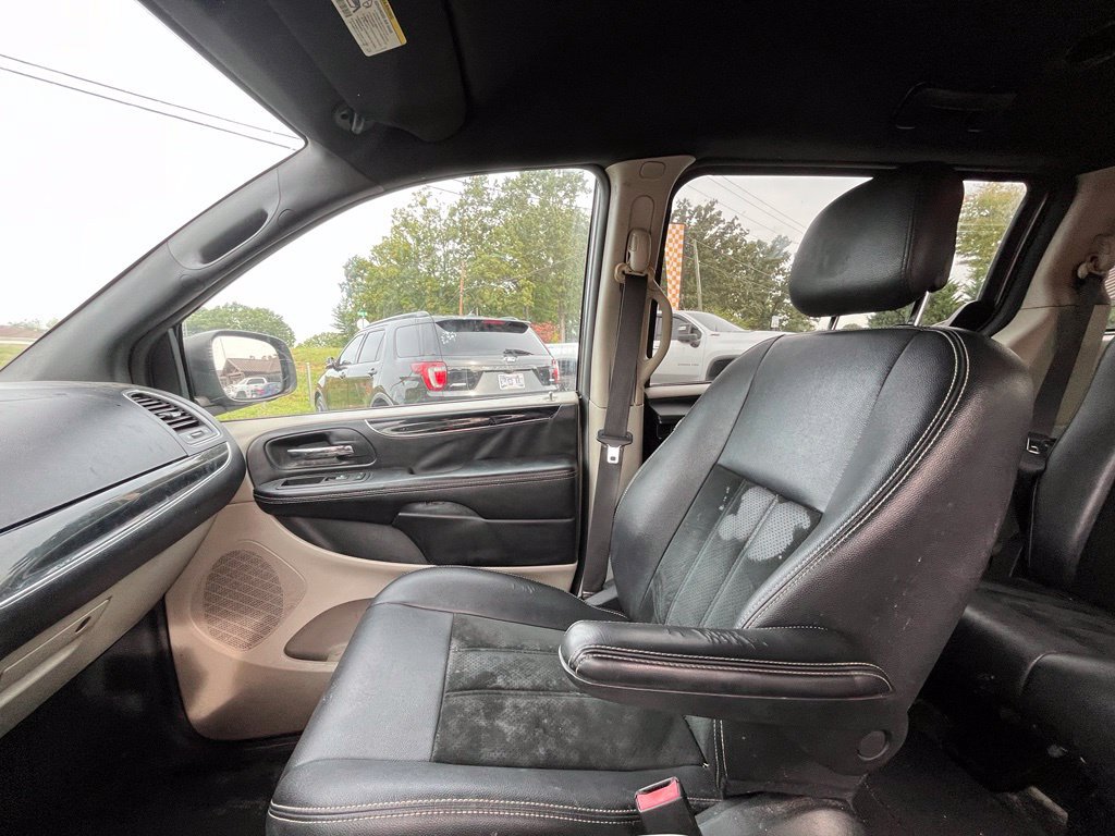 Used 2017 Dodge Grand Caravan SXT FWD image 22