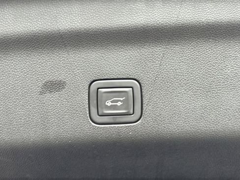 Used 2024 GMC Yukon AT4 AWD/4WD image 36
