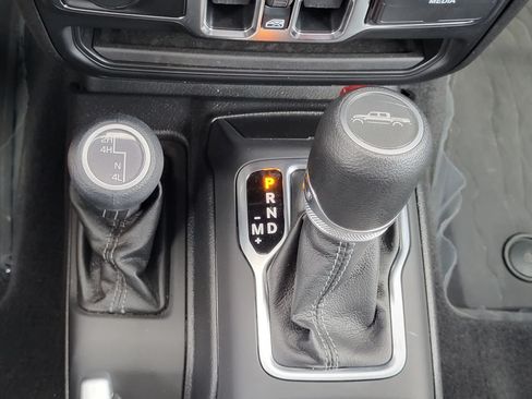 Used 2025 Jeep Gladiator Sport AWD/4WD image 22