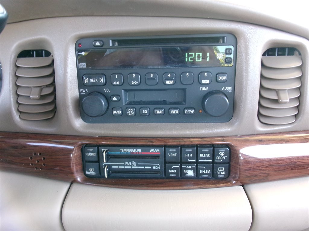Used 2005 Buick Le Sabre Custom w/ Leather and Comfort Group FWD image 34