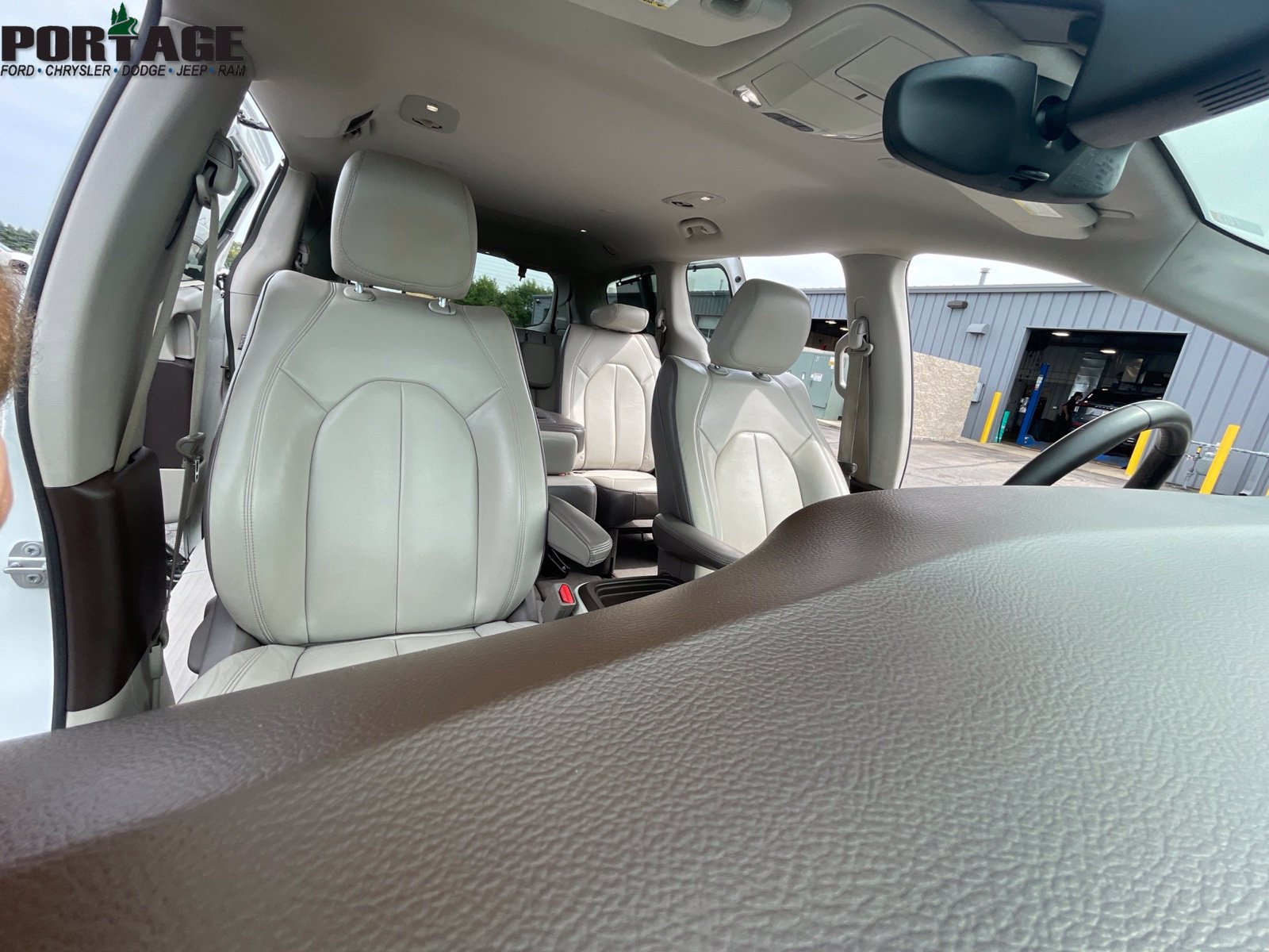 Used 2017 Chrysler Pacifica Touring-L FWD image 22