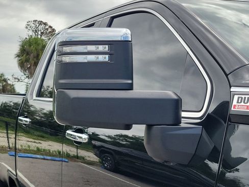Used 2025 GMC Sierra 3500 Denali w/ Denali Reserve Package AWD/4WD image 9