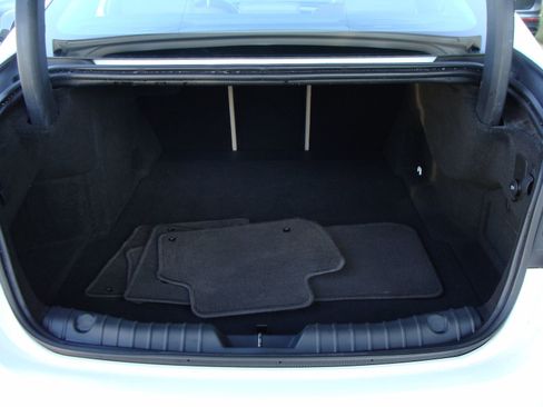 Used 2017 Jaguar XF Prestige image 40