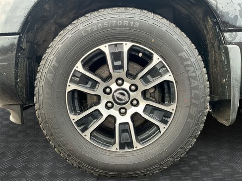 Used 2023 Nissan Titan SV w/ SV Convenience Package image 11