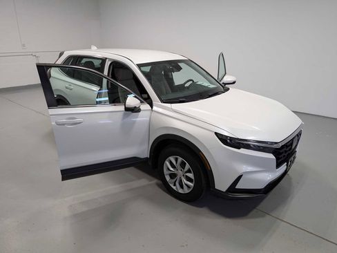 Used 2023 Honda CR-V LX image 16