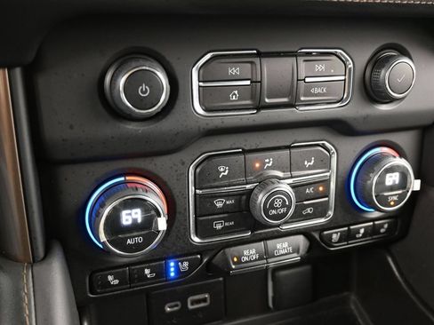 Used 2023 Chevrolet Tahoe High Country RWD image 21