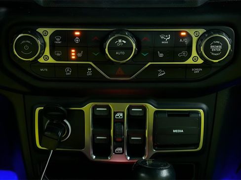 Used 2019 Jeep Wrangler Unlimited Sahara image 44