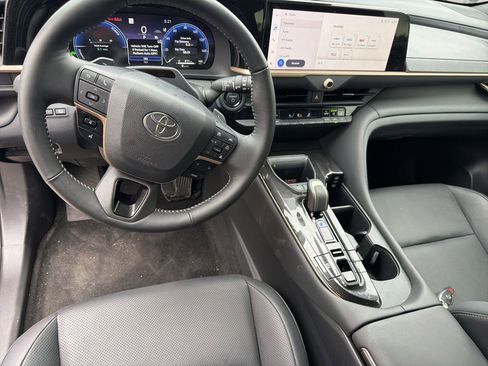 Used 2025 Toyota Crown Signia w/ Advanced Technology Package AWD/4WD image 12