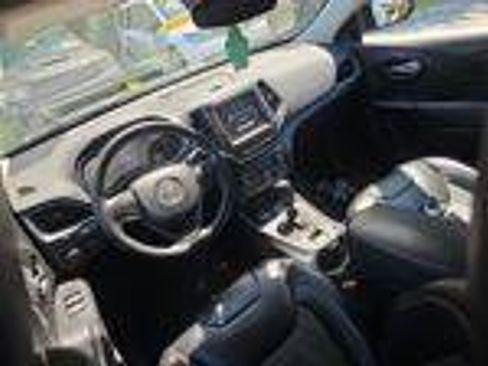 Used 2022 Jeep Cherokee Trailhawk AWD/4WD image 11
