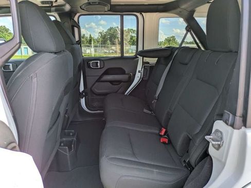 Used 2019 Jeep Wrangler Unlimited Sahara AWD/4WD image 14