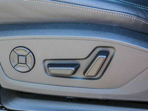 Used 2025 Audi Q4 e-tron Premium w/ Convenience Package image 21