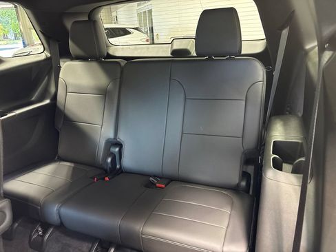 Used 2023 Chevrolet Traverse LT AWD/4WD image 49