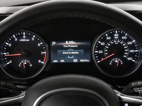 Used 2024 Kia Carnival LX FWD image 16