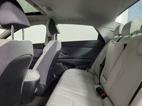 New 2025 Hyundai Elantra Limited image 29