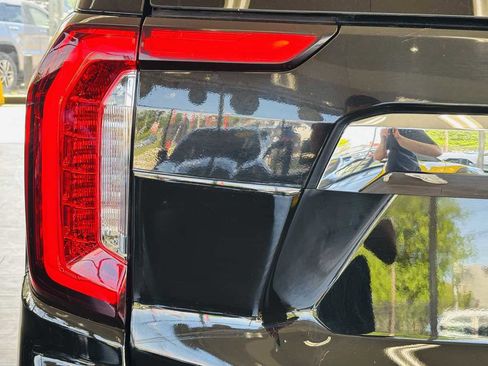 Used 2023 GMC Yukon SLT AWD/4WD image 10