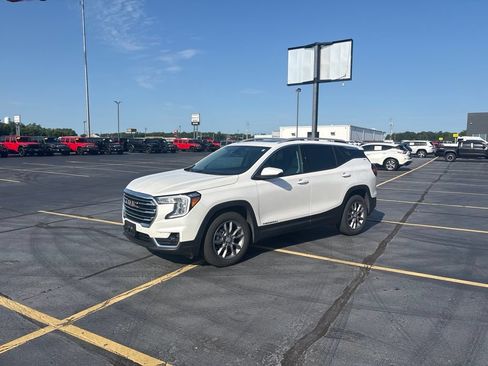 Used 2022 GMC Terrain SLT w/ Infotainment Package II AWD/4WD image 3