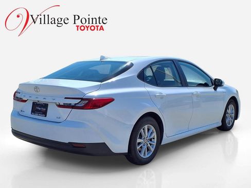 Used 2025 Toyota Camry LE FWD image 5