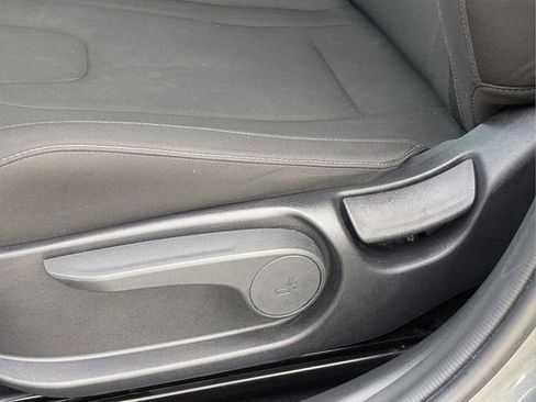 Used 2024 Hyundai Elantra SEL FWD image 17