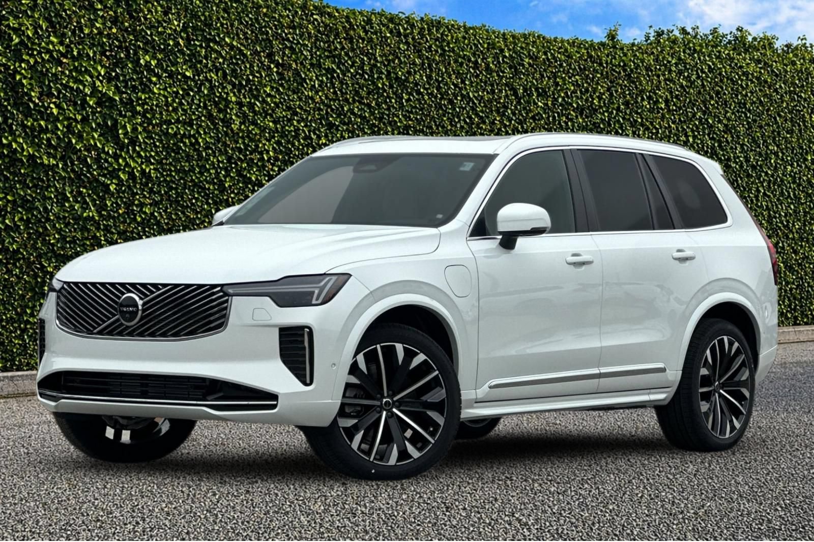 New 2026 Volvo XC90 T8 Plus w/ Protection Package AWD/4WD image 1