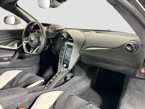 Used 2024 McLaren 750S RWD image 23