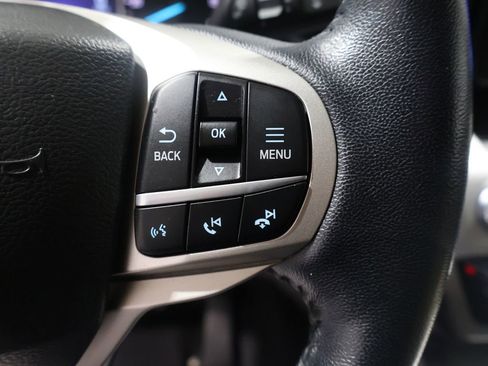 Used 2022 Ford Explorer XLT image 35