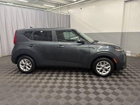 Certified 2022 Kia Soul LX w/ Technology Package FWD image 5