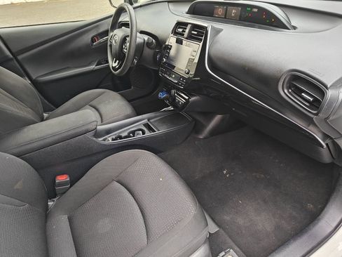 Used 2021 Toyota Prius LE image 16