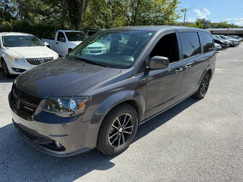 Used 2018 Dodge Grand Caravan SXT w/ Blacktop Package FWD image 2