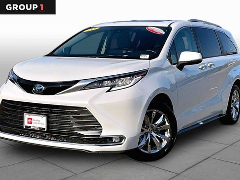 Certified 2022 Toyota Sienna Limited FWD image 1