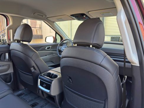 Used 2025 Kia Carnival EX FWD image 42
