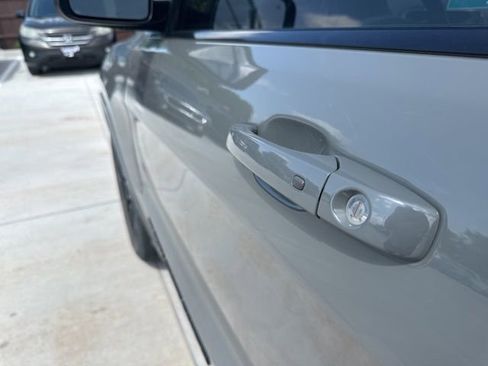 Used 2021 Jeep Grand Cherokee Laredo X image 3