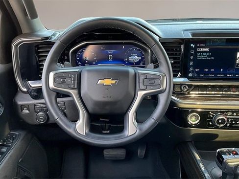 Used 2024 Chevrolet Silverado 1500 LT w/ Z71 Off-Road Package image 8