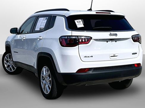 Used 2023 Jeep Compass Latitude AWD/4WD image 10
