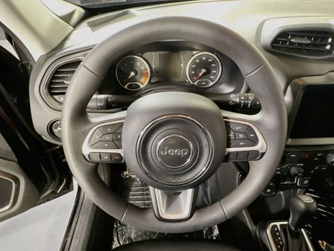 Used 2023 Jeep Renegade Latitude AWD/4WD image 11