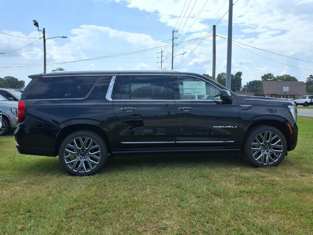 New 2026 GMC Yukon XL Denali Ultimate AWD/4WD image 8